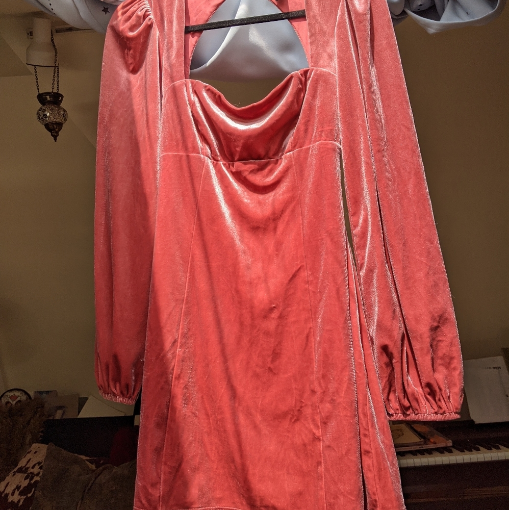 NWOT F21 Velvet Cutout Pink Puff Sleeve Mini Dress - Picture 2 of 10